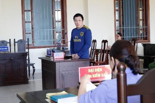 Mâu thuẫn tiền 'bo' gái, 1 người bị đánh chết