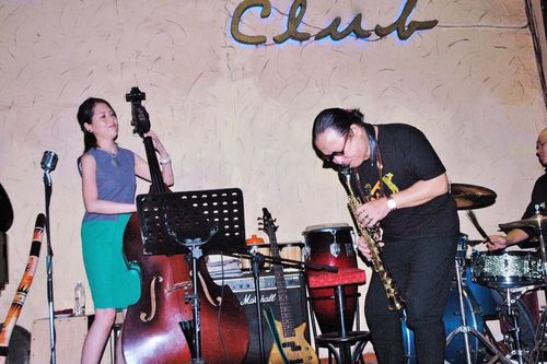 Phòng trà ca nhạc: Mỏi mắt chờ nghệ sĩ, du khách
