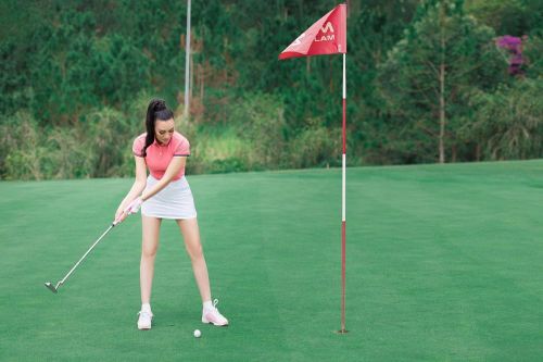 CEO Trần Huyền Nhung chơi golf để học tính kiên nhẫn