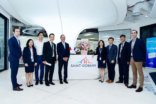 Tổng Lãnh sự Cộng hòa Pháp tại thành phố Hồ Chí Minh thăm văn phòng Tập đoàn Saint-Gobain