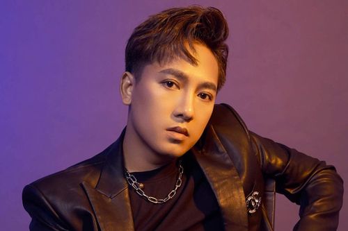 Châu Khải Phong khoe phong cách lịch lãm, phong trần
