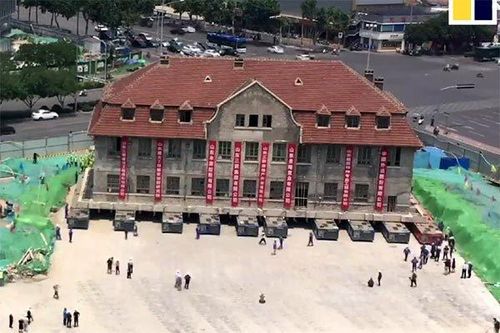 Ngoạn mục cảnh di dời cả tu viện cổ nặng hàng nghìn tấn
