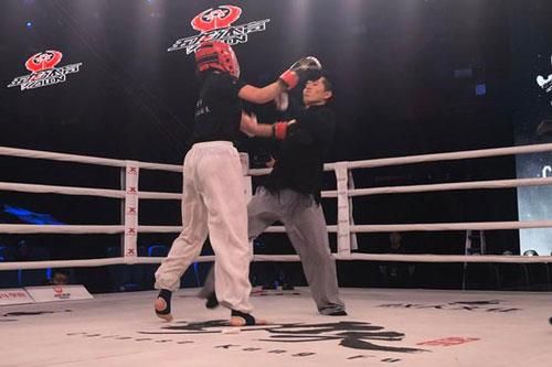 Cao thủ Vịnh Xuân bị 'ném đá tơi tả' sau khi hạ knock-out nữ võ sĩ nghiệp dư