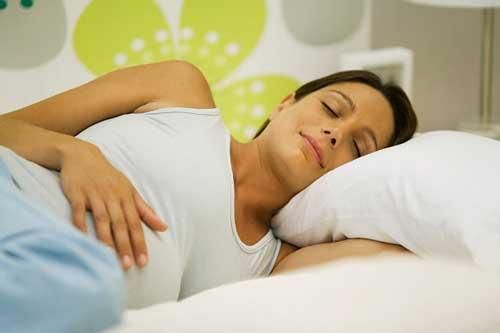 Buổi tối 99% mẹ bầu làm việc này nhưng không biết dễ khiến thai nhi chậm lớn, thiếu máu