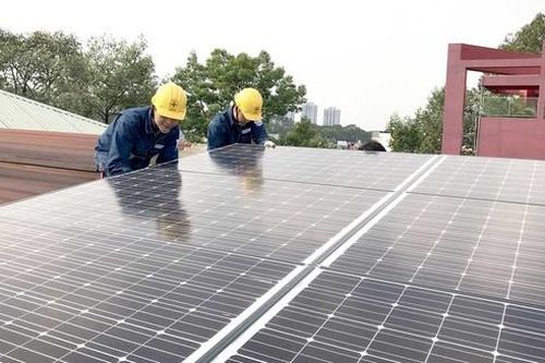 Phát động chương trình phát triển điện mặt trời áp mái và năng lượng tái tạo