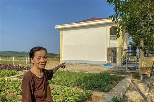 Người nghèo hiến đất xây trường