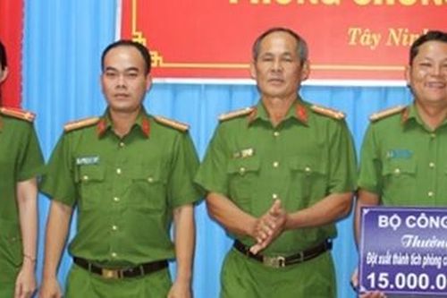 Bộ Công an khen thưởng các tập thể phá 2 chuyên án