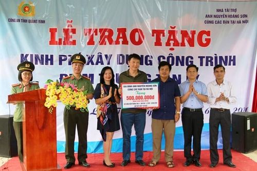 Công an Quảng Bình tặng 540 triệu đồng xây dựng điểm trường vùng biên giới