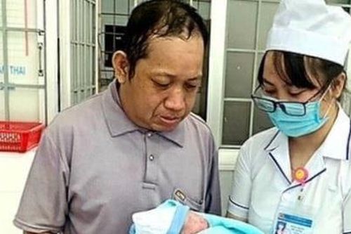 Cứu bé trai sơ sinh bị bỏ trong bao nilon ở Biên Hòa