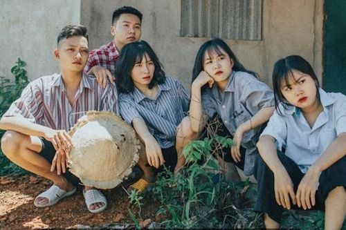 Ấn tượng bộ ảnh kỷ yếu phong cách 1977 Vlog của học sinh Đắk Lắk