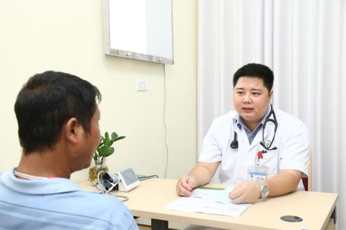Suýt vỡ túi phình động mạch chủ bụng vì 10 năm không chữa huyết áp cao