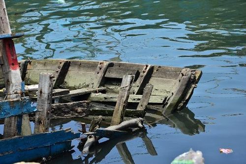 Xác tàu nằm la liệt ở cảng cá Sa Huỳnh, ngành chức năng nói gì?