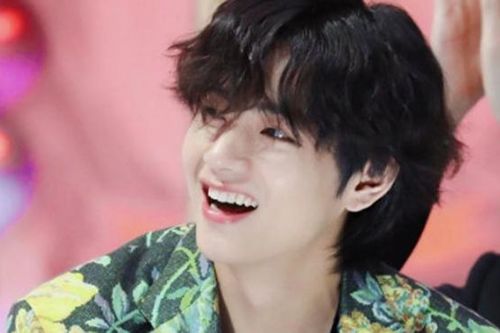 V BTS đi tới đâu cũng luôn được để ý