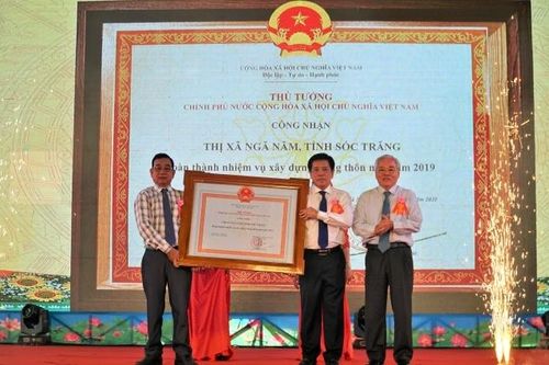 Thị xã Ngã Năm đạt chuẩn nông thôn mới