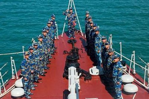 Vững vàng giữa trùng khơi
