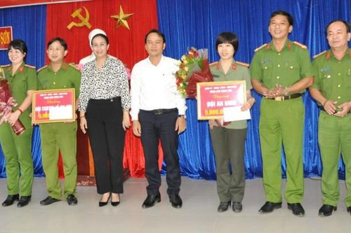 Trao thưởng lực lượng phá án chuyên án ma túy và bắt đối tượng truy nã