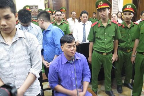 Bản tin pháp luật 8H: Phúc XO lĩnh 12 năm tù về tội chứa chấp việc sử dụng trái phép chất ma túy