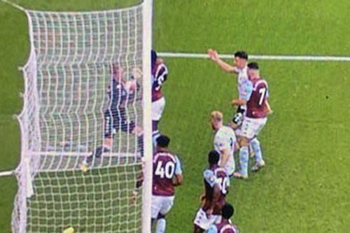 Premier League trở lại với scandal sai sót chưa từng có của goal-line