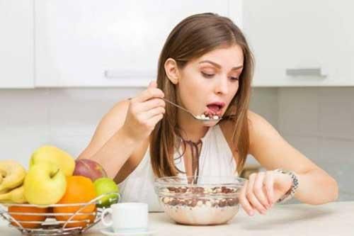Những sai lầm khi ăn tối dễ khiến bạn tăng cân trầm trọng, ảnh hưởng tới sức khỏe