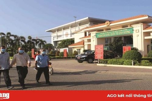 Tân Châu chống dịch bệnh nhưng không quên chống buôn lậu