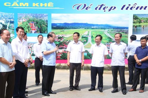 Phó Bí thư Thường trực Tỉnh ủy Hoàng Công Thủy dự tổng duyệt Chương trình Đại hội điểm Đảng bộ huyện Cẩm Khê