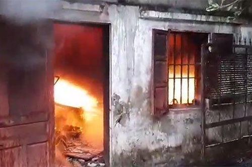 Bố và con gái chết cháy trong phòng trọ