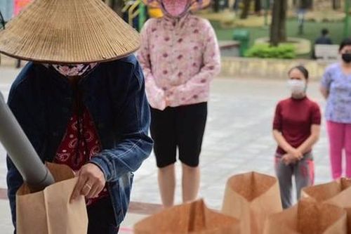 Chính quyền nói gì về chuyện thu nhiều loại quỹ khi dịch COVID-19 chưa hết?