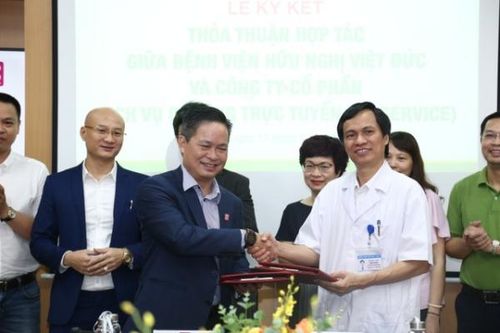 Bệnh nhân thanh toán viện phí tại Bệnh viện Việt Đức không cần dùng tiền mặt