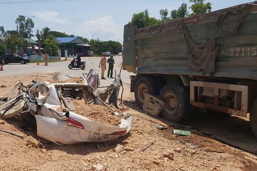 Bắt giam tài xế chở đất đá làm 3 người chết