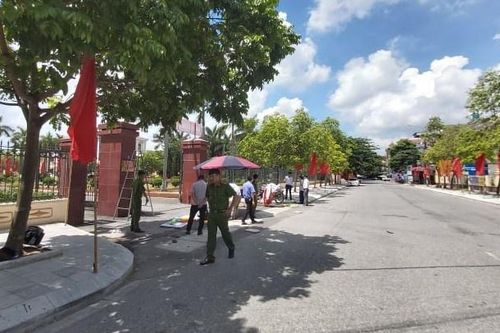 Hai người bị điện giật tử vong trước cổng huyện ủy