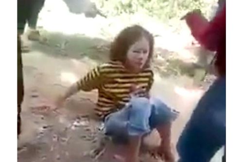 Nghệ An: Nhóm nữ sinh lớp 8 đánh đập bạn dã man trong khu rừng