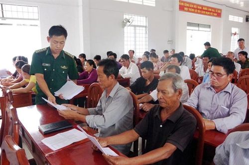 Tuyên truyền pháp luật cho 1.500 người dân khu vực biên giới biển Trà Vinh