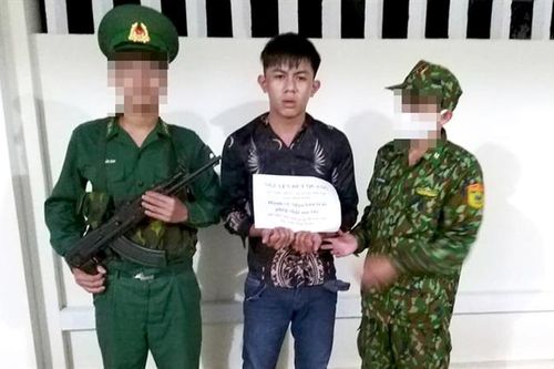 Bắt đối tượng 'phân phối' ma túy tại quán cà phê
