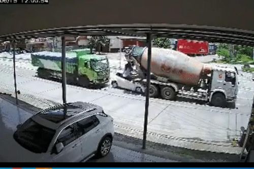 Trung Quốc: Nữ tài xế sống sót thần kỳ sau tai nạn kinh hoàng