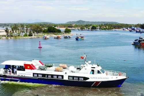 Đưa khách đến Lý Sơn dự Tiền Phong Marathon