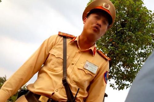 Tài xế tố cán bộ CSGT Hà Nội gây khó khăn, dọa dẫm khi xử lý vi phạm