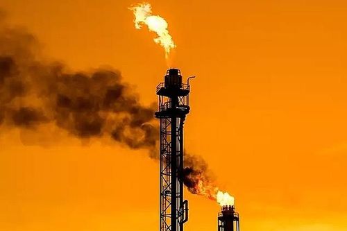 Giá dầu hôm nay tăng nhẹ sau cuộc họp của OPEC+