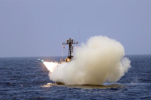 Iran thử tên lửa hành trình chống hạm mới nhất trong cuộc tập trận ở Ấn Độ Dương