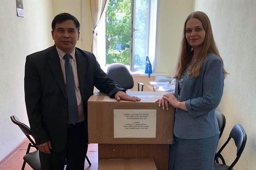 Hội Hữu nghị Việt - Nga tỉnh Nghệ An trao tặng khẩu trang cho TP. Ulyanovsk (Nga)