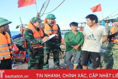 Bắt quả tang 2 tàu giã cào khai thác trái phép trên vùng biển Nghi Xuân