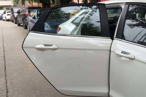 Lắp nẹp viền trang trí ngoại thất ô tô: Lợi bất cập hại