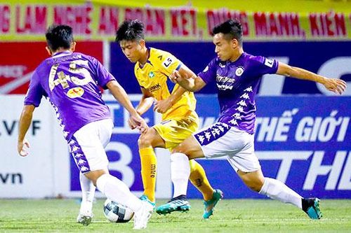 Thấy gì từ cơn 'địa chấn' trên sân Hàng Đẫy?