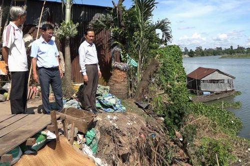 Hồng Ngự xảy ra sạt lở, di dời khẩn cấp 3 căn nhà