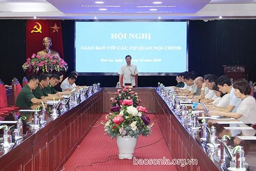 Hội nghị giao ban với các cơ quan nội chính