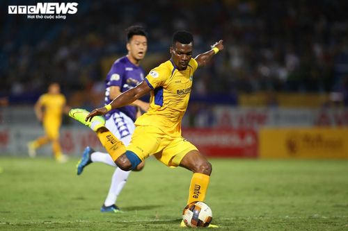 Chuyên gia: Hà Nội FC tấn công lủng củng, trung vệ tranh chấp rất yếu
