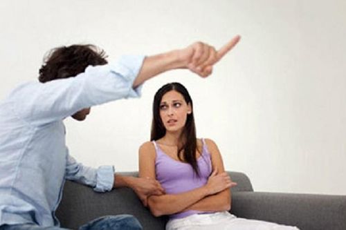 Quá nghe mẹ, chồng tôi trở nên cộc cằn, thô lỗ