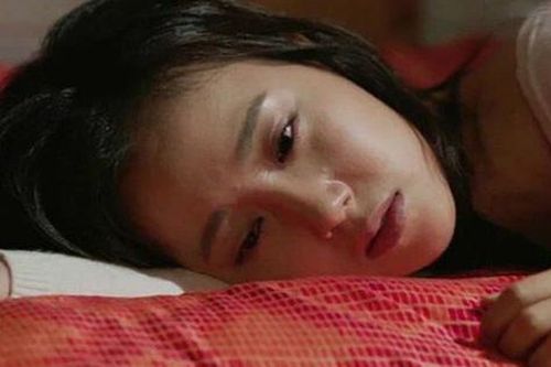 Nỗi niềm đẫm nước mắt của người vợ có chồng quá vụng về lại hay bao biện