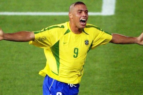 Lý do khiến Ronaldo 'béo' phải mặc tã lót khi thi đấu