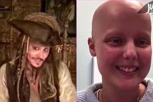 Johnny Depp trò chuyện với bệnh nhi trong tạo hình Jack Sparrow