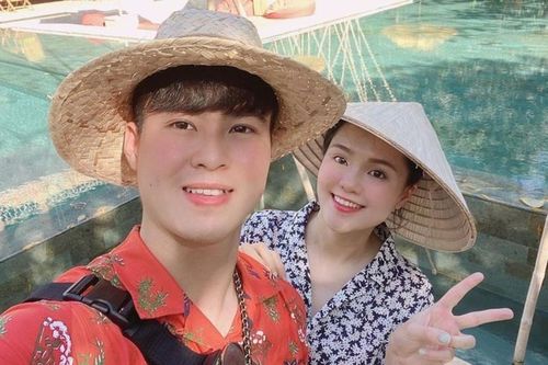 Bà xã Văn Đức được khen rạng rỡ, vợ Duy Mạnh tự nhận tăng cân khi bầu